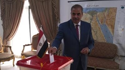 رئيس جامعة الأزهر يدلي بصوته في سفارة مصر بالبحرين