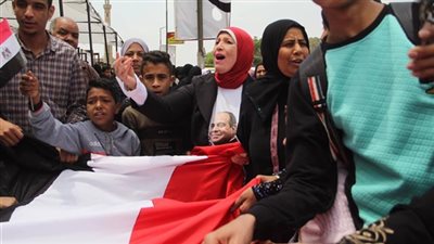 في اليوم الثاني.. المشاهير يشاركون بقوة في ماراثون الاستفتاء على الدستور