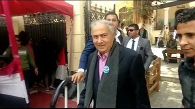 الشاعر فاروق جويدة يدلي بصوته في الاستفتاء على التعديلات الدستورية ( فيديو)