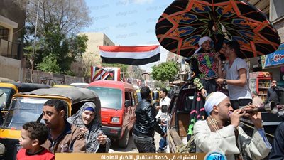 احتفالات أمام لجان الاستفتاء على التعديلات الدستورية في المرج (صور)