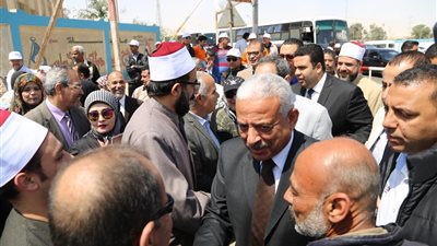 محافظ السويس يتابع سير لجان الاستفتاء بعتاقة