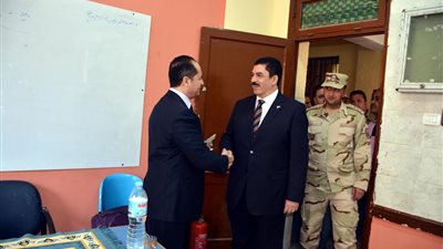 محافظ القليوبية يتفقد لجان الإنتخابات بقرى المحافظة (صور)