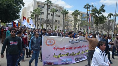 لليوم الثانى مسيرة جامعة المنصورة للحث على المشاركة في التصويت 