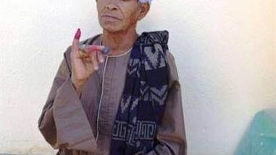 أشهر سيدة في الصعيد تدلي بصوتها في الاستفتاء على التعديلات الدستورية بالأقصر