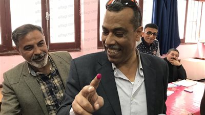 السكرتير العام ببورسعيد يدلي بصوته في الاستفتاء علي التعديلات الدستورية 