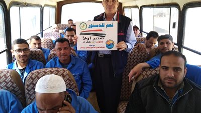 العاملون بالشركة المصرية للأملاح والمعادن يحرصون على الإدلاء بأصواتهم بالتعديلات الدستورية بالفيوم 