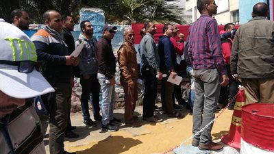 فتح اللجان بالسويس.. والناخبون يتوافدون في اليوم الثالث للاستفتاء 