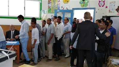 توافد المواطنين في الساعات الأولى على الاستفتاء اليوم الثالث بالبحر الأحمر 