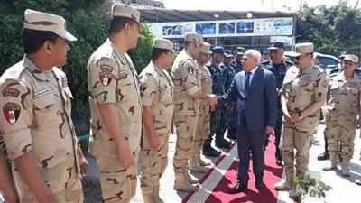 محافظ بورسعيد يشيد بدور رجال الجيش والشرطة في تأمين الاستفتاء 