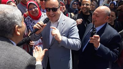 محافظ الإسكندرية يشارك في وقفة لدعوة لحث المواطنين على الاستفتاء 