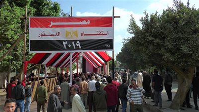 إقبال كثيف لعمال شركات وزارة قطاع الأعمال للتصويت على التعديلات الدستورية