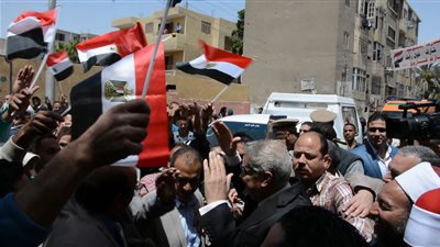 محافظ المنيا يشارك في مسيرة حاشدة لدعوة الأهالي للاستفتاء (صور)