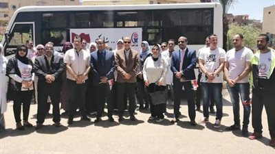 مسيرة للعاملين بكلية الطب والمستشفيات الجامعية بأسوان للحث على المشاركة في الاستفتاء 
