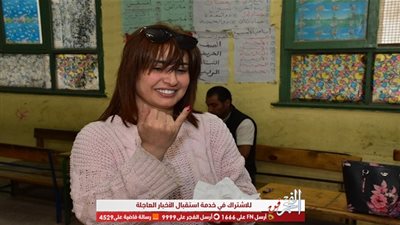 أمل رزق تدلي بصوتها في آخر أيام استفتاء الدستور (صور) 