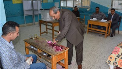 رئيس جامعة الفيوم يدلي بصوته في الاستفتاء على التعديلات الدستورية 