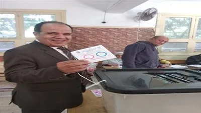 الأمين العام لحزب الحرية يدلي بصوته في استفتاء التعديلات الدستورية (صور)