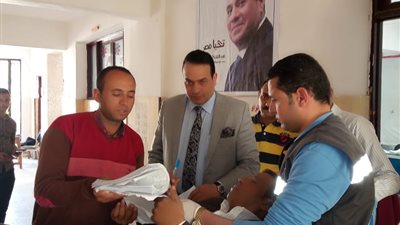 حقهم فى المشاركة.. الإسعاف تلبي رغبة 10 من المرضى والمسنين وتنقلهم للجان الاستفتاء ببني سويف (صور)