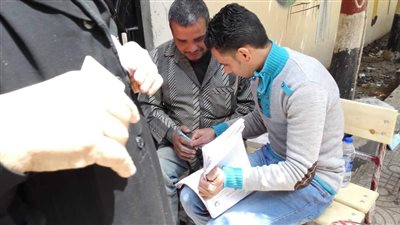 ذوي الاحتياجات يصرون على المشاركة فى الإستفتاء على الدستور (صور)