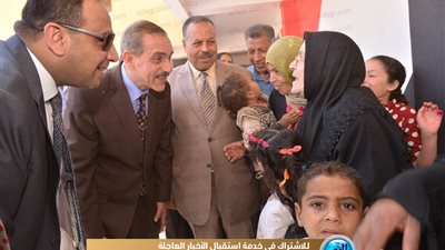 محافظ أسيوط يواصل جولاته الميدانية وبتفقد سير عملية الاستفتاء بقرى صدفا.. ويؤكد: إقبال جماهيري على اللجان