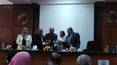 جامعة الفيوم: كلية التربية تكرم الدكتور 
