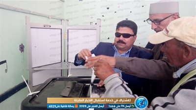 شاهد.. ناخب كفيف يُدلي بصوته في التعديلات الدستورية بطريقة 