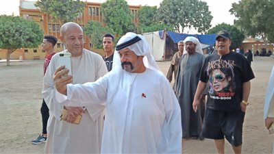 إماراتي يشيد بوطنية الأقصريين لتوافدهم على لجان الاستفتاء (صور)