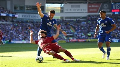 للحصول على ركلات جزاء.. أشهر حالات سقوط محمد صلاح المثيرة للجدل