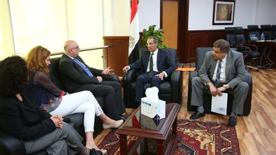  مباحثات بين وزير الاتصالات ووفد البنك الدولى لزيادة انتشار الانترنت فائق السرعة في مصر