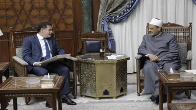 شيخ الأزهر يتلقى دعوة من رئيس وزراء العراق لزيارة بغداد