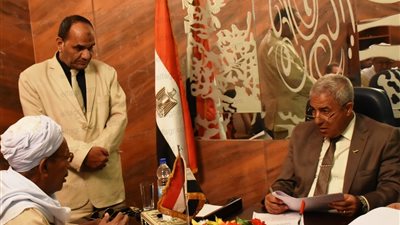 محافظ أسوان: توزيع ٢٩٤ طبيب بشري و٣١٣ صيدلية و٥٣٢ طبيب أسنان لرفع جودة الخدمة الصحية