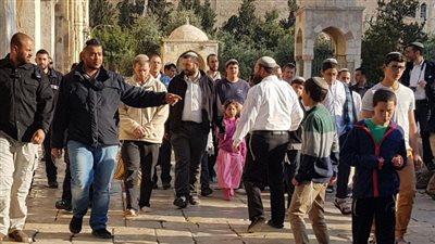 مئات المستوطنين يقتحمون الأقصى