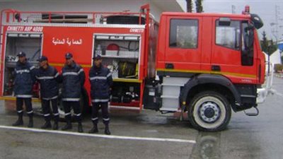 الحماية المدنية تنقذ شخصين سقطت بهما سيارة نقل بمياه الملاحات بالإسكندرية