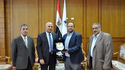 رئيس جامعة كفر الشيخ يبحث مع 