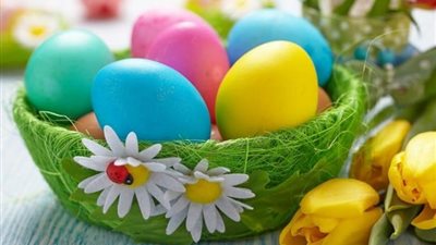 في شم النسيم.. نقدم لكِ طرق طبيعية لتلوين البيض لأطفالك