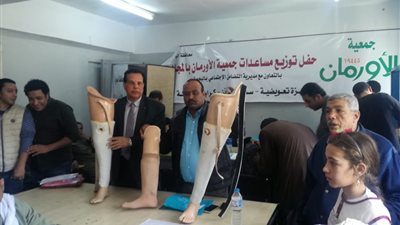 توزيع أطراف صناعية وسماعات أذن بقيمة 700 ألف جنيه بالمجان في البحيرة (صور)