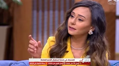 بعد إلقائها قصيدة لوالدها.. منى الشاذلي لابنة 
