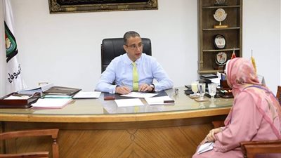  محافظ سوهاج يستقبل 530 مواطنا خلال 20 يوما للاستماع إلى شكواهم