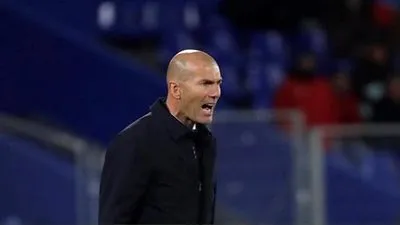 زيدان يرفض تعاقد ريال مدريد مع مدافع إسبانيول 