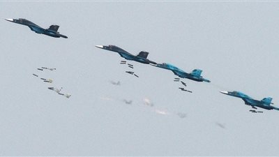 شاهد.. انفجار قنبلتين قذفتهما مقاتلتان روسيتان في الجو  