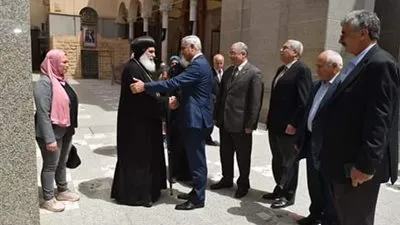 قيادات جامعة المنوفية في زيارة لمطرانية المحافظة للتهنئة بعيد القيامة (صور)
