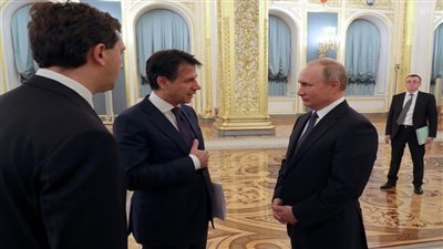 رئيس الوزراء الإيطالي يدعو بوتين للعمل معا على تسوية الأزمة الليبية