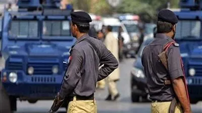 مقتل وإصابة 4 أفراد من الشرطة الباكستانية فى انفجار شمال البلاد