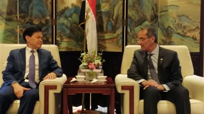 وزير الاتصالات يبحث مع الشركات الصينية سبل التعاون في بناء القدرات والذكاء الاصطناعي