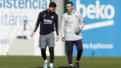 ميسي يفجر مفاجأة عن مستقبل مدرب برشلونة 