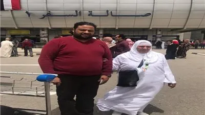 قبطي عن إهدائه رحلة عمرة لـ