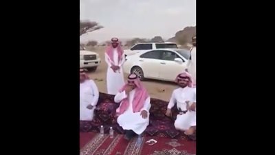  أمير نجران يتناول القهوة مع عدد من الشباب في منتزه الملك فهد (فيديو)