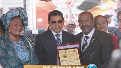 رئيس الاتحاد الدولي للمرأة الأفريقية يكرم وزير الشباب والرياضة