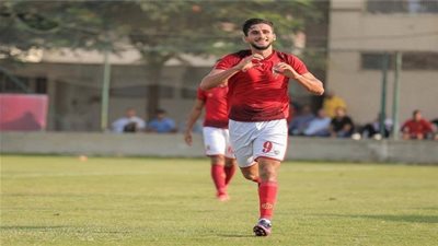 شاهد وقفة هشام شعبان مهاجم الأهلي على الكرة أمام الزمالك (فيديو)