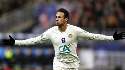 نيمار يضرب مشجعا