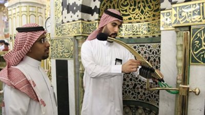 وكالة شؤون المسجد النبوي تجدّد مايكروفونات المحراب والمكبّرية